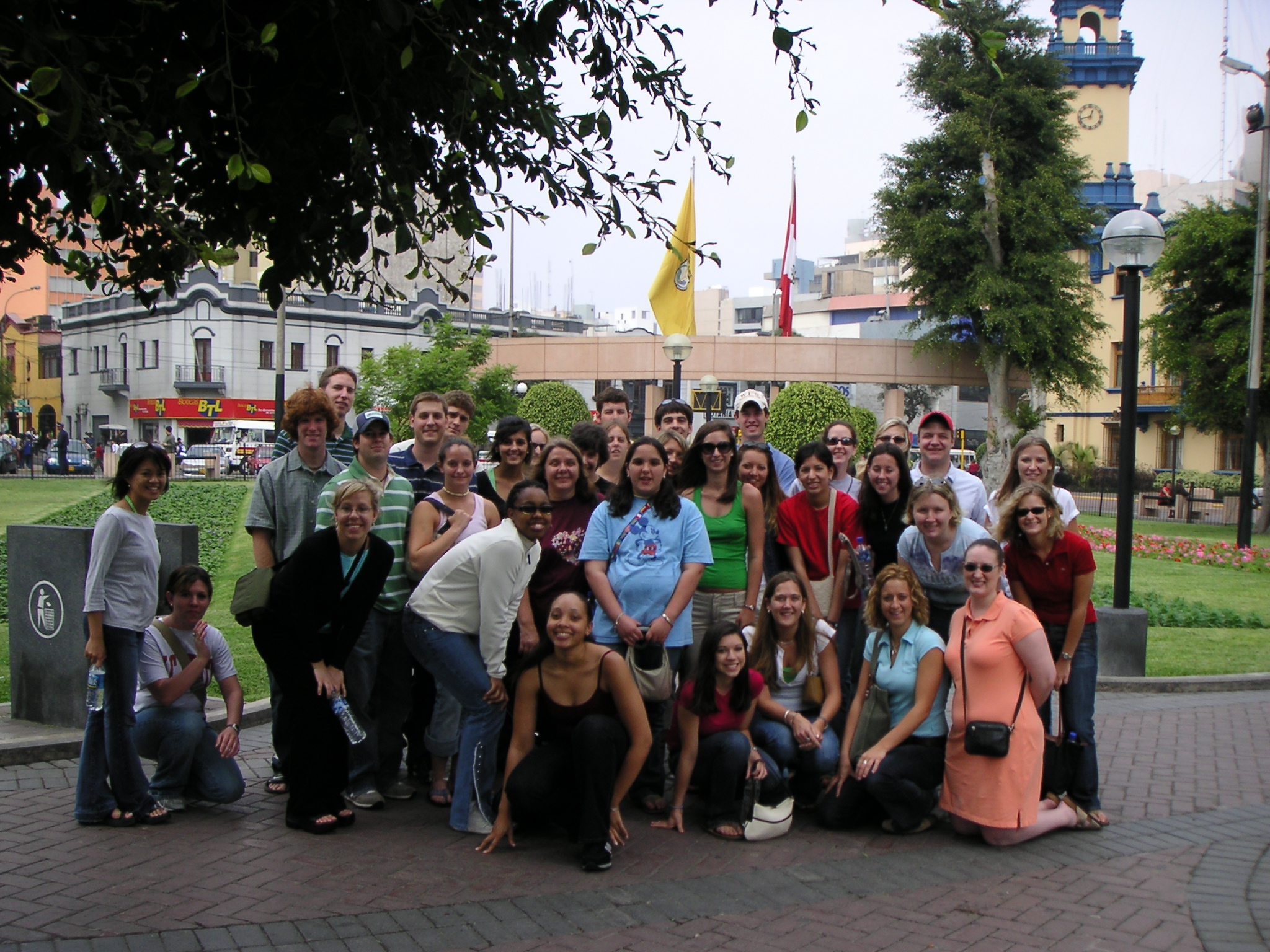 Partial group picture in Parque Kennedy, Miraflores, Lima.