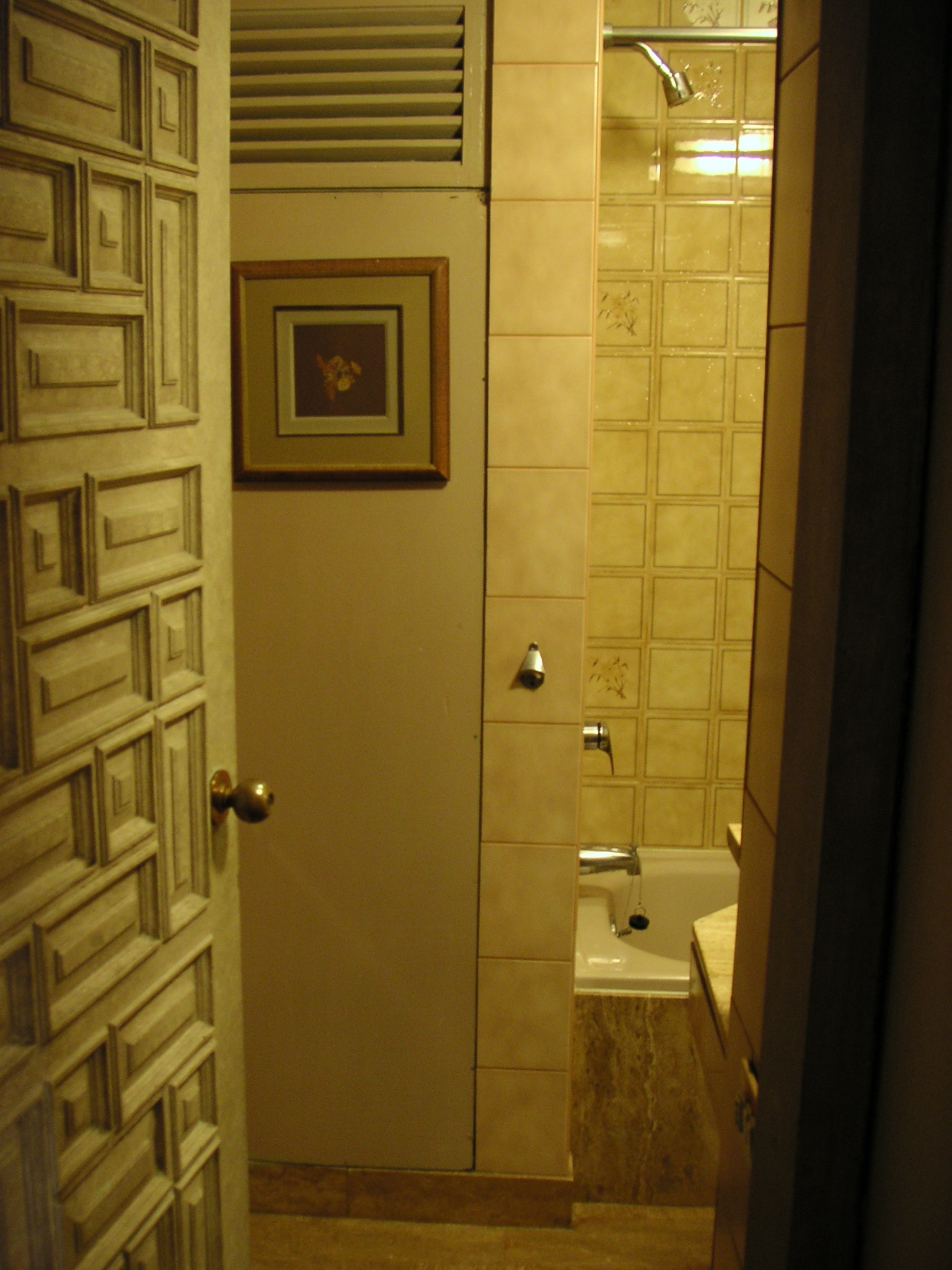 My bathroom in the in the Hotel María Angola.