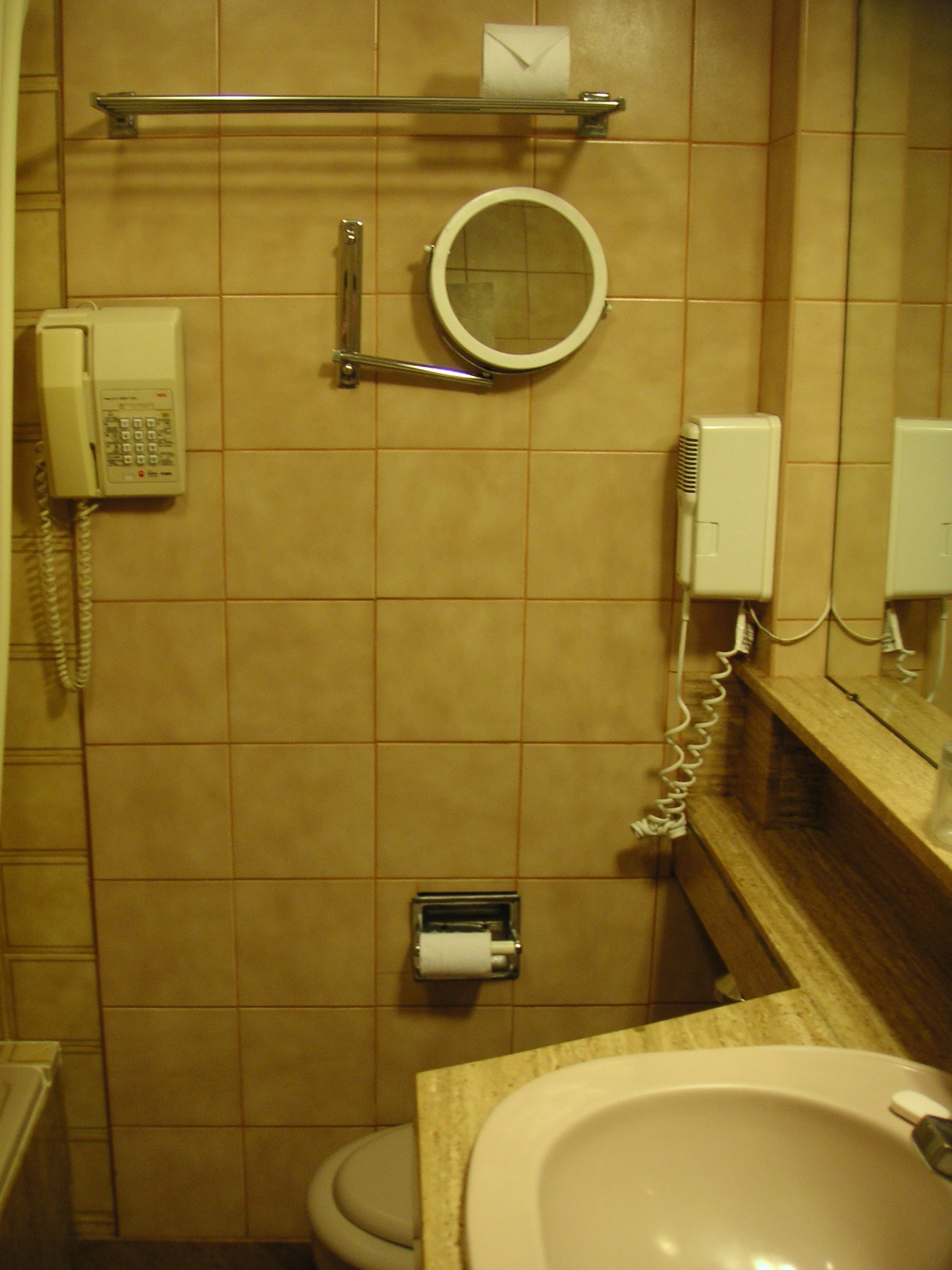 My bathroom in the in the Hotel María Angola.