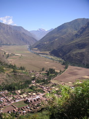 Another bus stop along the road. The sacred river of the Incas curves along the base of the mountain.