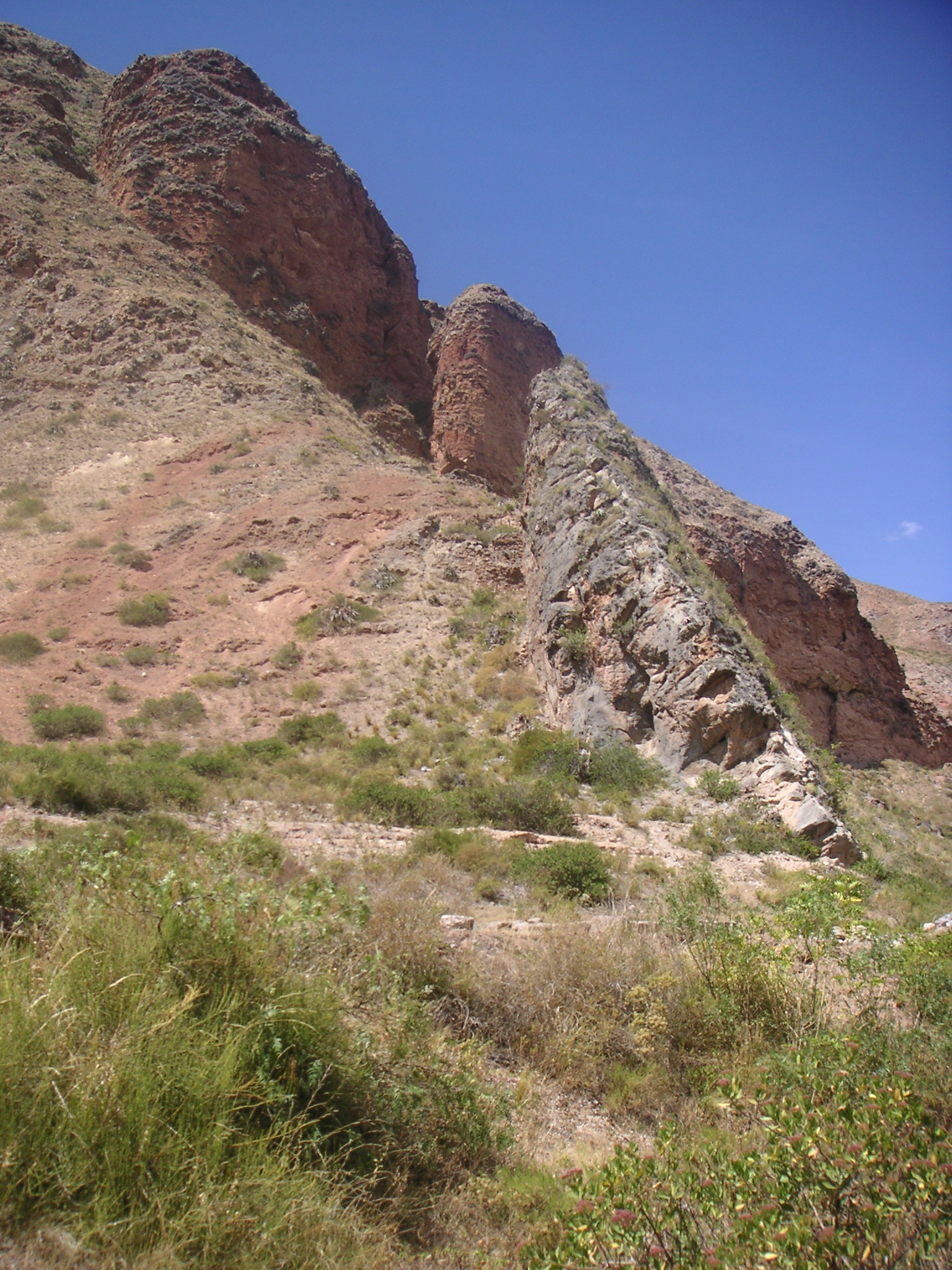 An interesting formation seen from the trail leading to the salt mines of Maras.