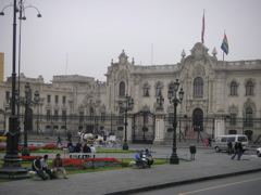 The president's residence in Lima. It displays the flag of Peru and the flag of Cusco (rainbow), the former capital.