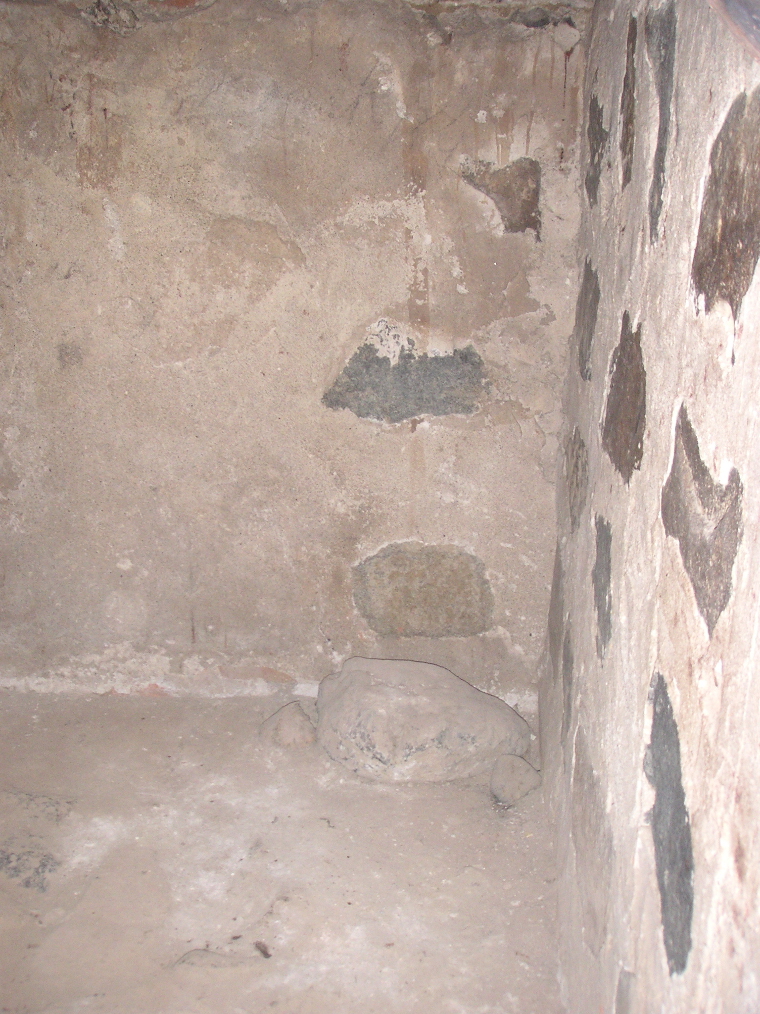 My flash illuminates the walls in the catacombs underneath the Hotel-Hacienda San José, Chincha.