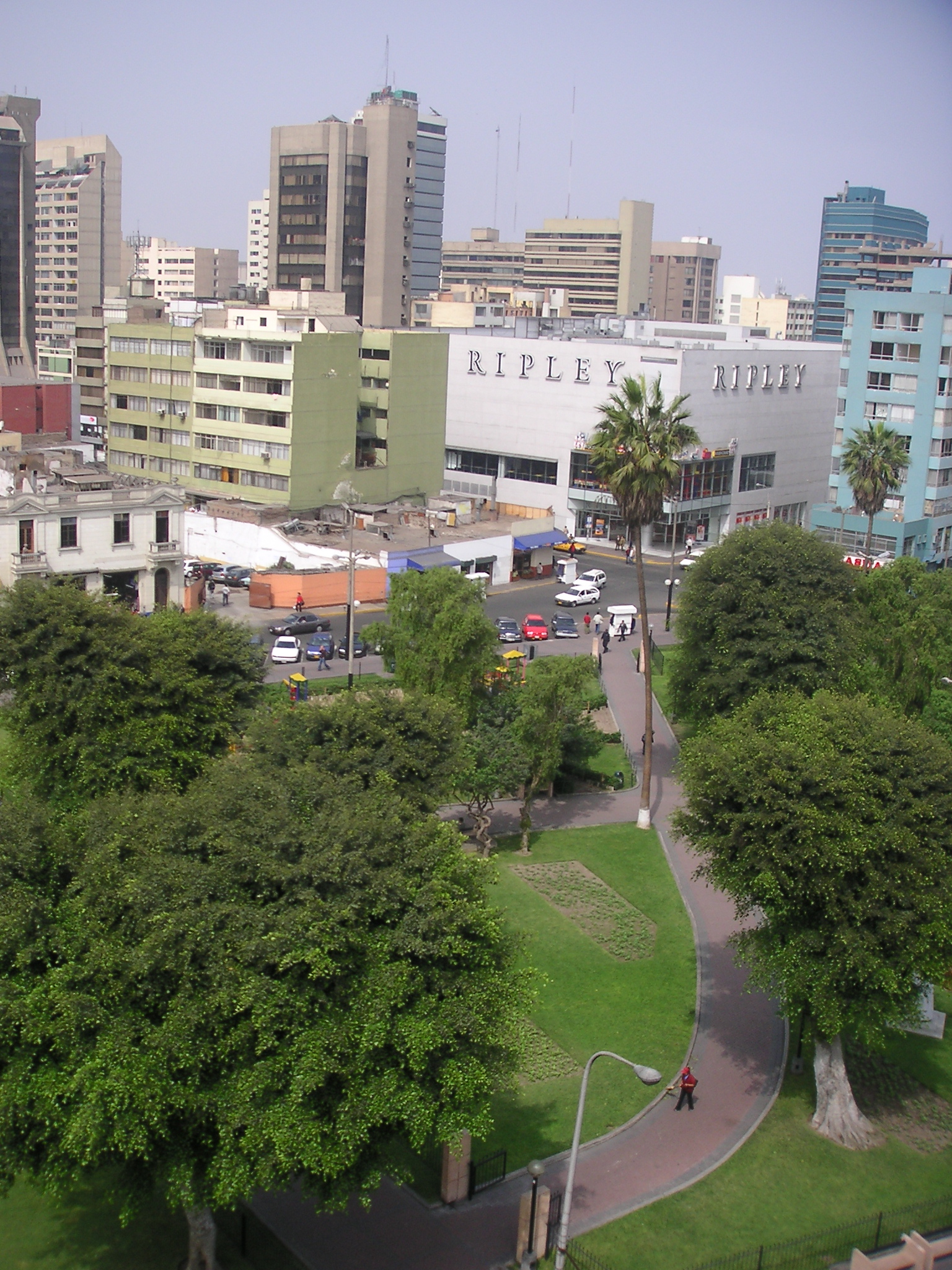 The view of Parque Kennedy, Miraflores, Lima, Perú from our classroom.