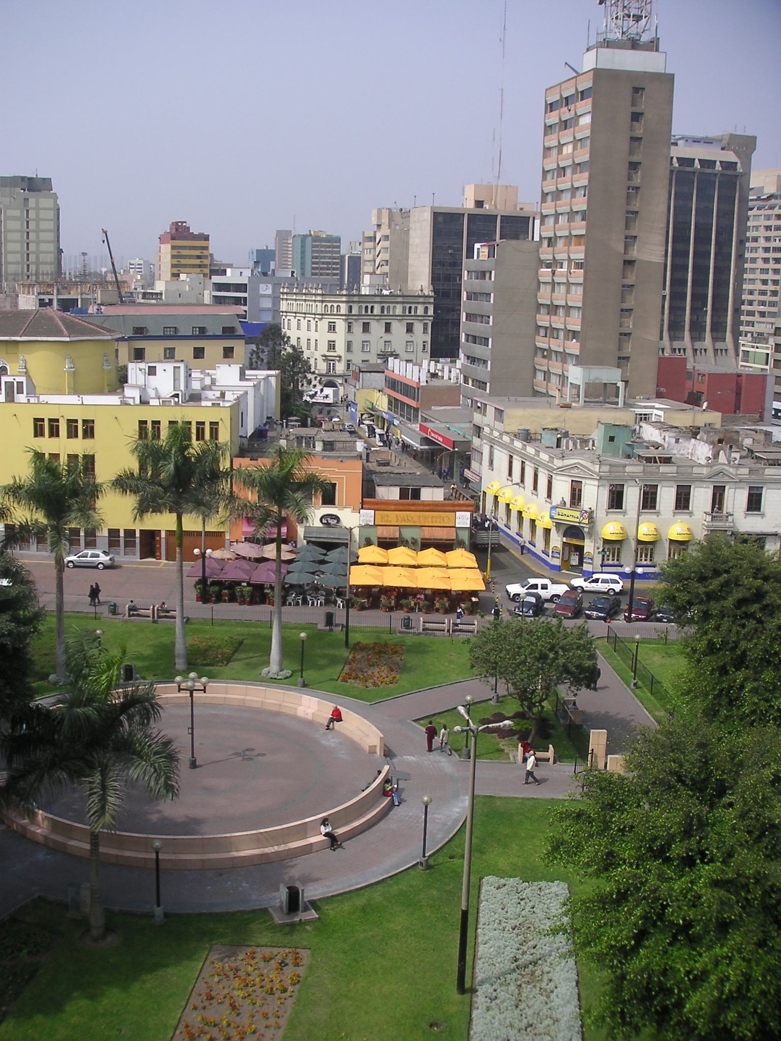 The view of Parque Kennedy, Miraflores, Lima, Perú from our classroom.