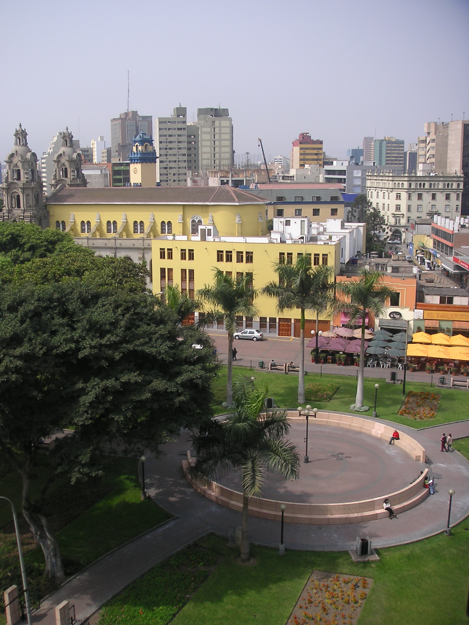 The view of Parque Kennedy, Miraflores, Lima, Perú from our classroom.