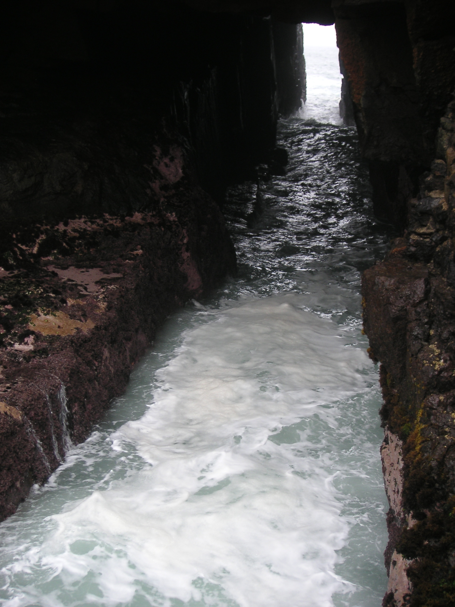 The tunnel where the waves come through, Pucusana.