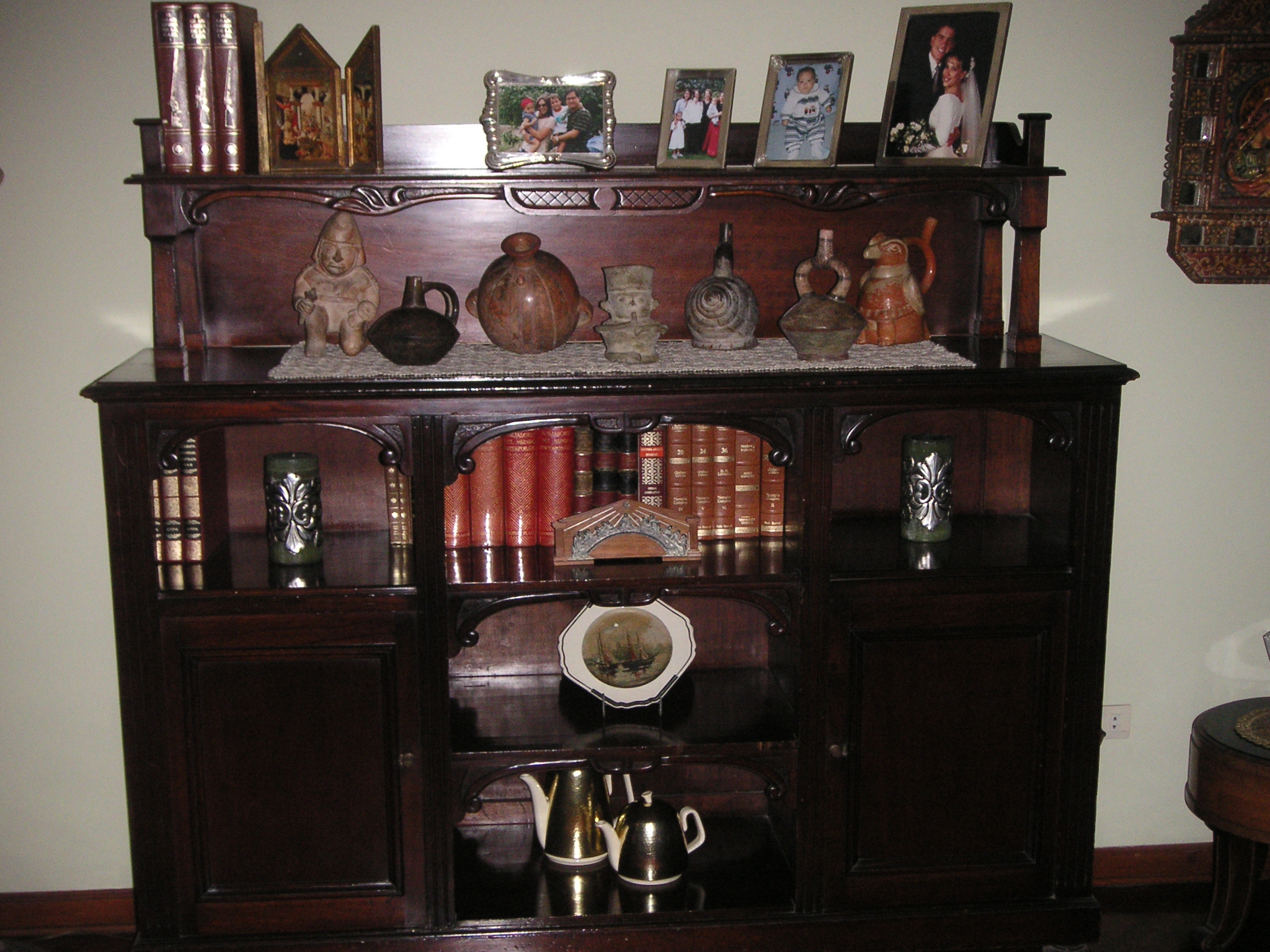 The original Inca artifacts at Maritza's house, in the living room.