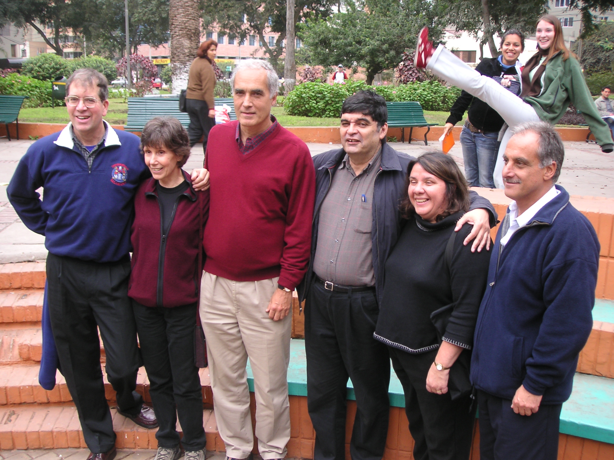 (L to R) Bob and Olga Nagel, Carlos Schwalb, Leo and Kay Villa-García, and Guillermo Castro in Parque Roosevelt. (Sylvia and Claire are having fun in the background.)
