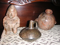 Original Inca artifacts at Maritza's house, passed down to her from her parents. Maritza was my peruvian madre for 4 weeks in Surco, Lima, Perú.